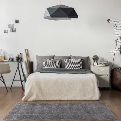 4'3"x5'7" Shag Rug - Gertmenian 2 4'3"x5'7" Shag Rug - Gertmenian - Image 2